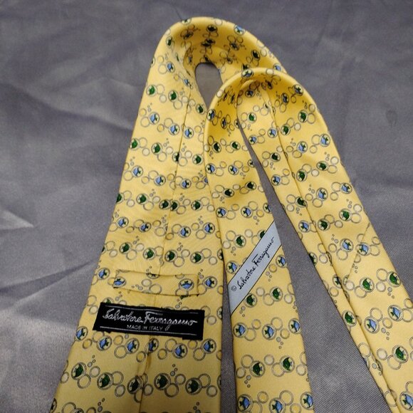 ❤️NWOT SALVATORE FERRAGAMO Yellow Fish Theme Silk Necktie Tie - Picture 3 of 6